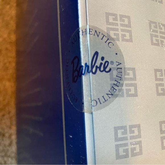 Givenchy Limited Edition Barbie - Picture 5 of 7